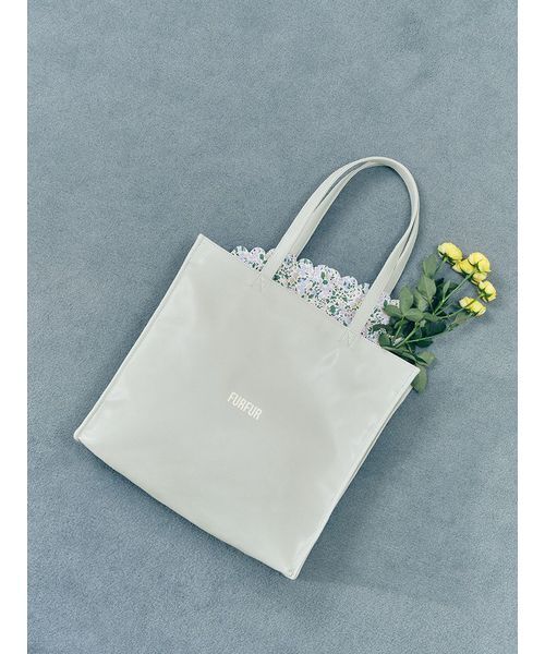 FURFUR（ファーファー）の「【USAGI ONLINE/ZOZOTOWN限定】ファスナー付きキャリーオントートバッグ（トートバッグ・レディース・グリーン/レッド/ブラウン/ピンク/イエロー/ラベンダー/ネイビー/アイボリー/ブラック/ライトブルー・F）」の5枚目の写真