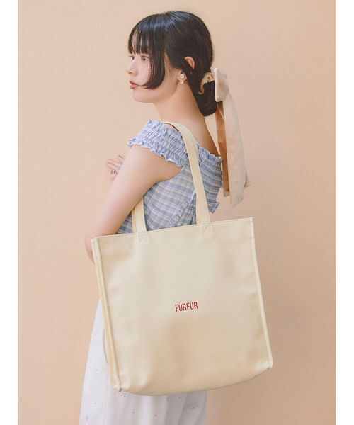 FURFUR(ファーファー)の「【USAGI ONLINE/ZOZOTOWN限定】ファスナー付きキャリーオントートバッグ(トートバッグ・レディース・グリーン/レッド/ブラウン/ピンク/イエロー/ラベンダー/ネイビー/アイボリー/ブラック/ライトブルー・F)」の12枚目の写真