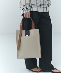 CULLNI（クルニ）の「Leather Flap Adjustable Belt Canvas Tote（ショルダーバッグ）」