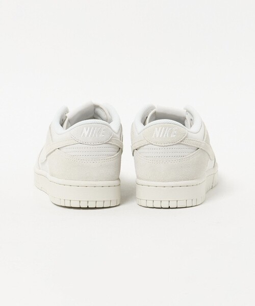 NIKE（ナイキ）の「＜NIKE＞ナイキ ダンク ロー レトロ SE スニーカー（スニーカー・メンズ・オフホワイト・26cm/29cm/27.5cm/28.5cm/27cm/28cm/26.5cm）」の6枚目の写真