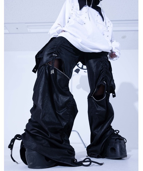 Gamchu(ガムチュ)の「『Gamchu/ガムチュ』Mekuroa(メクロア)2WAYコーティングスカルワイドパンツ(その他パンツ・レディース・ブラック×ホワイト/ブラック・FREE)」の11枚目の写真