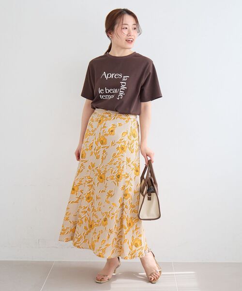le.coeur blanc(ルクールブラン)の「【日本製】サテンフラワープリントフレアスカート(スカート・レディース・ベージュ系その他2/ブルー系その他2・38/36)」の16枚目の写真
