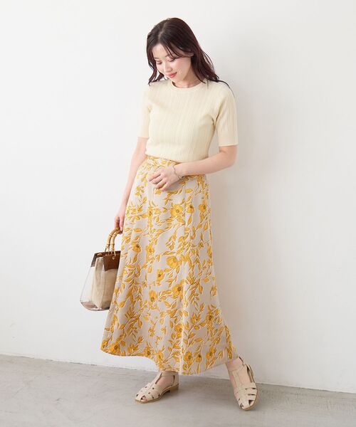 le.coeur blanc(ルクールブラン)の「【日本製】サテンフラワープリントフレアスカート(スカート・レディース・ベージュ系その他2/ブルー系その他2・38/36)」の11枚目の写真