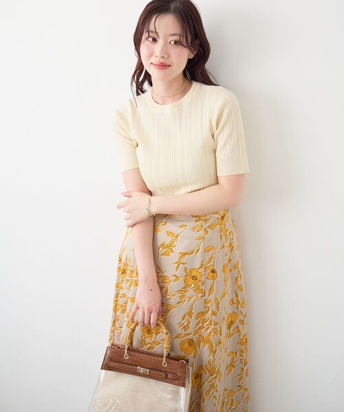 le.coeur blanc(ルクールブラン)の「【日本製】サテンフラワープリントフレアスカート(スカート・レディース・ベージュ系その他2/ブルー系その他2・38/36)」の3枚目の写真