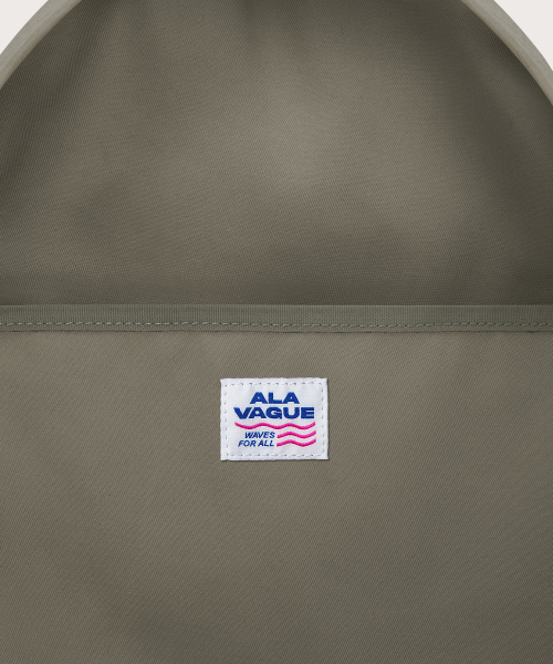 ALAVAGUE（アラバグ）の「ハンプカジュアルバックパックL - ライトカーキ（バックパック/リュック・レディース・ライトカーキ・FREE）」の7枚目の写真