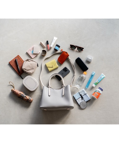 MURA(ムラ)の「Ternea(テルネア) PU(合成皮革) 2Way バイカラー トートバッグ(トートバッグ・レディース・ブラック系その他/グレー/ブラック/ブラウン/ホワイト/ベージュ・FREE)」の9枚目の写真