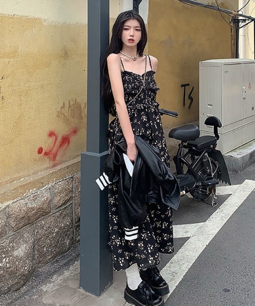 Ritzy(リッツィー)の「花柄キャミソールワンピース(ワンピース・レディース・ブラック・M/S)」の5枚目の写真