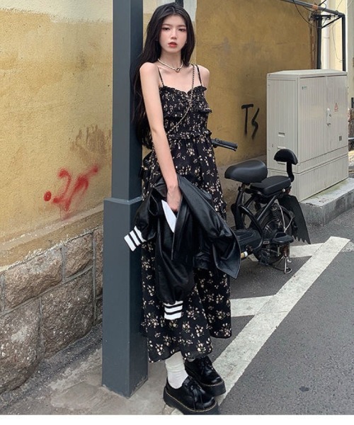 Ritzy(リッツィー)の「花柄キャミソールワンピース(ワンピース・レディース・ブラック・M/S)」の7枚目の写真