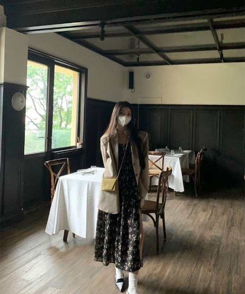 Ritzy(リッツィー)の「花柄キャミソールワンピース(ワンピース・レディース・ブラック・M/S)」の13枚目の写真