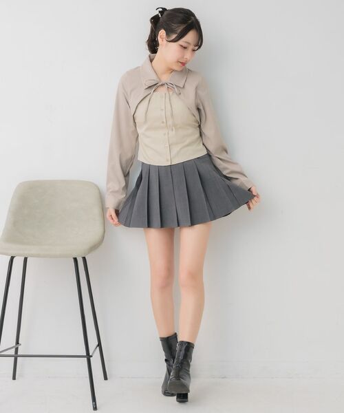 ems excite（エムズエキサイト）の「レイヤード風前リボンBL（シャツ/ブラウス・レディース・ベージュ/チャコールグレー/ブラック・FREE）」の8枚目の写真