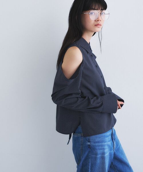 CODE A（コードエー）の「dots open shoulder shirts（シャツ/ブラウス・レディース・ネイビー系5/ブラック系5・00）」の4枚目の写真