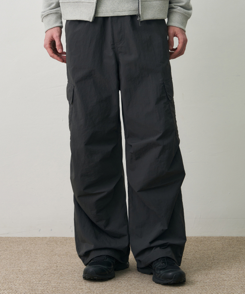 DRAW FIT（ドローフィット）の「オブリークナイロンカーゴパンツ[チャコール]（その他パンツ・メンズ・その他・M/L/XL）」の2枚目の写真