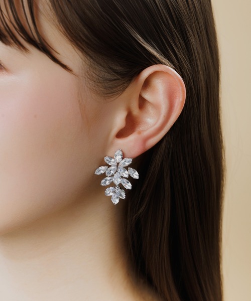 LA MUe(ラミュー)の「【LA MUE】シルバー925ポスト ボタニカル ビジュー ピアス(ピアス(両耳用)・レディース・シルバー/ゴールド・FREE)」の1枚目の写真