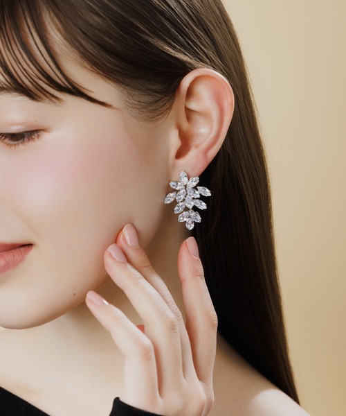 LA MUe(ラミュー)の「【LA MUE】シルバー925ポスト ボタニカル ビジュー ピアス(ピアス(両耳用)・レディース・シルバー/ゴールド・FREE)」の3枚目の写真