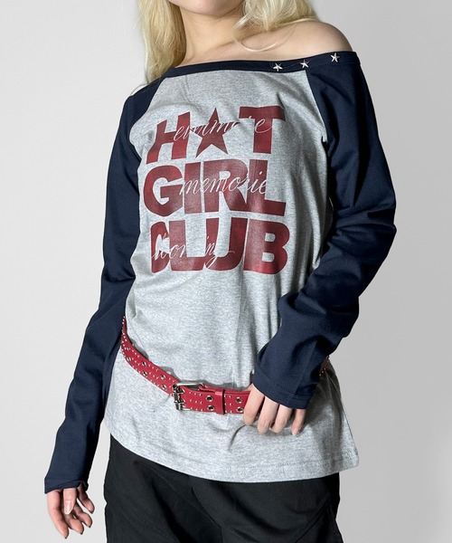 MATU:TA(マトゥータ)の「【困ったらコレ!】ショルダースタッズラグランTシャツ / ロンT 長袖 オフショルダー ミドル丈 配色 ロゴ レタリング スタッズ プリント 海外ファッション 海外ガール 星 スター Y2K カジュアル トレンド(Tシャツ/カットソー・レディース・ブラック/グレー/ホワイト・FREE)」の1枚目の写真