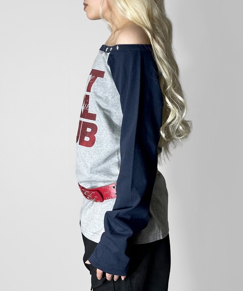 MATU:TA(マトゥータ)の「【困ったらコレ!】ショルダースタッズラグランTシャツ / ロンT 長袖 オフショルダー ミドル丈 配色 ロゴ レタリング スタッズ プリント 海外ファッション 海外ガール 星 スター Y2K カジュアル トレンド(Tシャツ/カットソー・レディース・ブラック/グレー/ホワイト・FREE)」の20枚目の写真