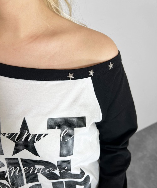 MATU:TA(マトゥータ)の「【困ったらコレ!】ショルダースタッズラグランTシャツ / ロンT 長袖 オフショルダー ミドル丈 配色 ロゴ レタリング スタッズ プリント 海外ファッション 海外ガール 星 スター Y2K カジュアル トレンド(Tシャツ/カットソー・レディース・ブラック/グレー/ホワイト・FREE)」の6枚目の写真