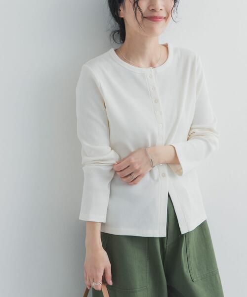 URBAN RESEARCH DOORS（アーバンリサーチドアーズ）の「リブボタンカットカーディガン（カーディガン/ボレロ・レディース・オフホワイト/ブラック/イエロー系その他・FREE）」の5枚目の写真