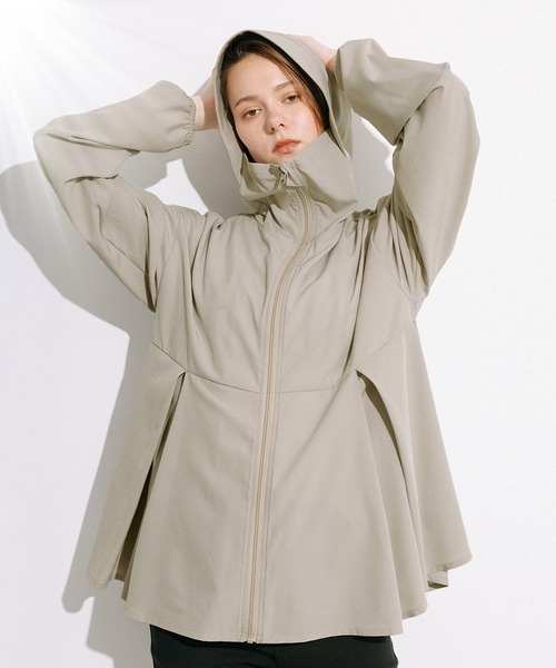 coca(coca)(コカ)の「UVカットタックぺプラムパーカー(パーカー・レディース・ブラック/グレイッシュベージュ・L/M/S)」の1枚目の写真
