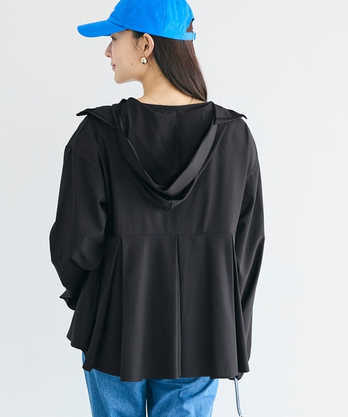 coca(coca)(コカ)の「UVカットタックぺプラムパーカー(パーカー・レディース・ブラック/グレイッシュベージュ・L/M/S)」の7枚目の写真