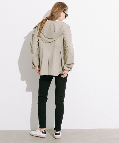 coca(coca)(コカ)の「UVカットタックぺプラムパーカー(パーカー・レディース・ブラック/グレイッシュベージュ・L/M/S)」の14枚目の写真