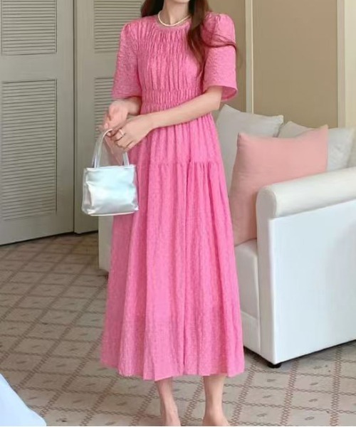 FINEnough(ファインナフ)の「シャーリングティアード小花柄ワンピース(ワンピース・レディース・ホワイト/ピンク/ブラック/ブルー・FREE)」の8枚目の写真