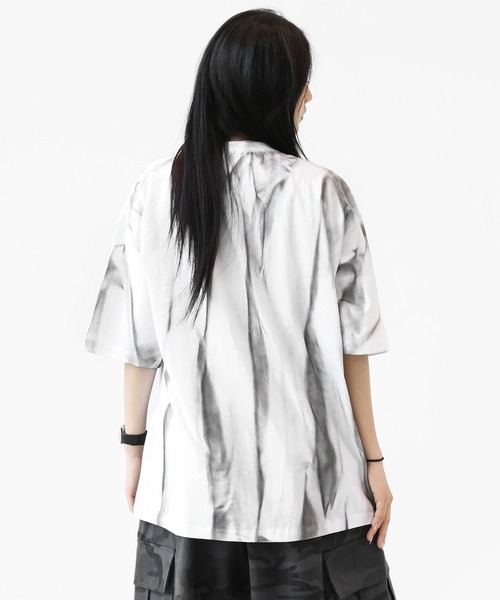 minsobi(ミンソビ)の「スプレーグラデーション ペイントスプラッシュ オーバーサイズ半袖Tシャツ ユニセックス(Tシャツ/カットソー・メンズ・ホワイト/ブラック・FREE)」の18枚目の写真