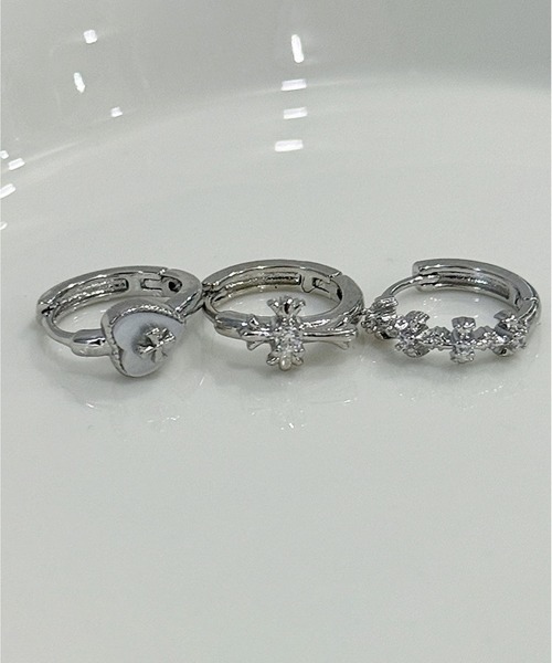 LA VORAGINE(ラ ヴォラジネ)の「クロス ハート フープピアス(ピアス(両耳用)・レディース・シルバー系1/シルバー/シルバー系2・FREE)」の20枚目の写真