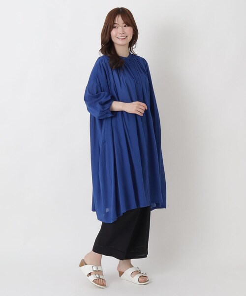 one'sterrace(ワンズテラス)の「【リンネル7月号掲載】ボイルギャザー 7分袖ワイドワンピース(ワンピース・レディース・ブラック系8/レッド系9/ブルー系その他7・02)」の6枚目の写真