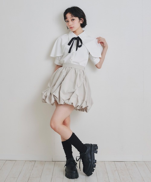 REDYAZEL（レディアゼル）の「リボンタイケープシャツブラウス（シャツ/ブラウス・レディース・ブルー系その他/オフホワイト/ライトグレー・FREE）」の4枚目の写真