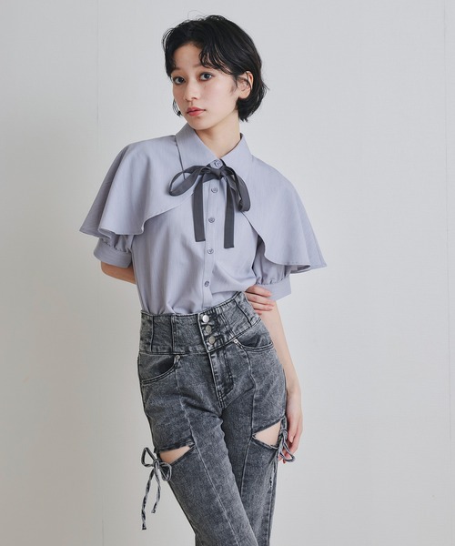 REDYAZEL（レディアゼル）の「リボンタイケープシャツブラウス（シャツ/ブラウス・レディース・ブルー系その他/オフホワイト/ライトグレー・FREE）」の18枚目の写真