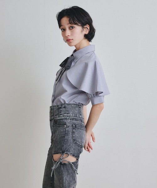 REDYAZEL（レディアゼル）の「リボンタイケープシャツブラウス（シャツ/ブラウス・レディース・ブルー系その他/オフホワイト/ライトグレー・FREE）」の20枚目の写真