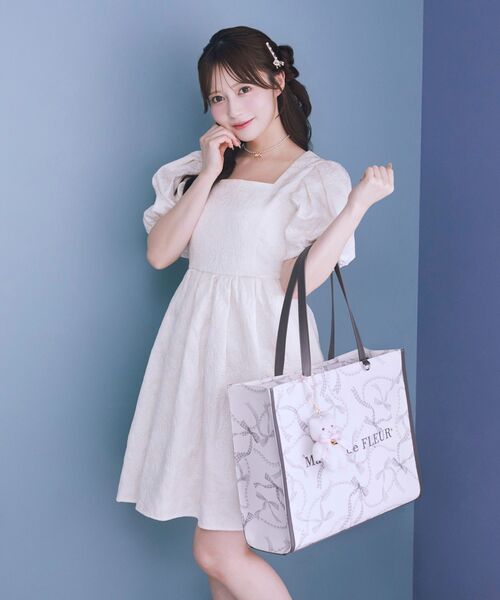 Maison de FLEUR（メゾンドフルール）の「リボンパールプリントマルチポケットトートバッグ（トートバッグ・レディース・ブラック/ブルー・FREE）」の6枚目の写真