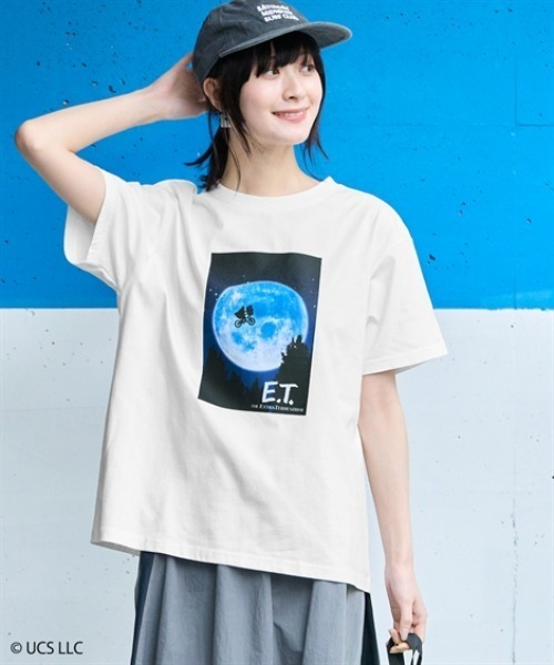 SMILE LAND(スマイルランド)の「<大きいサイズ>【E.T】綿100%ゆるシルエットシネマプリントTシャツ(Tシャツ/カットソー・レディース・ブラウン系/オフホワイト・5L/LL/L/4L/3L)」の1枚目の写真