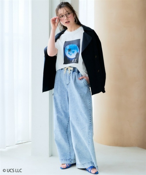 SMILE LAND(スマイルランド)の「<大きいサイズ>【E.T】綿100%ゆるシルエットシネマプリントTシャツ(Tシャツ/カットソー・レディース・ブラウン系/オフホワイト・5L/LL/L/4L/3L)」の4枚目の写真