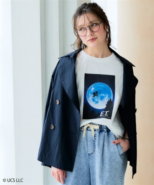 SMILE LAND(スマイルランド)の「<大きいサイズ>【E.T】綿100%ゆるシルエットシネマプリントTシャツ(Tシャツ/カットソー・レディース・ブラウン系/オフホワイト・5L/LL/L/4L/3L)」の5枚目の写真
