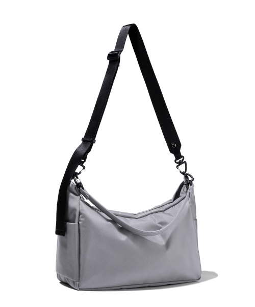 BUTDEEP(バッドディープ)の「042 OMNI FAVE BAG-SILVER GRAY(メッセンジャーバッグ・レディース・その他・FREE)」の1枚目の写真