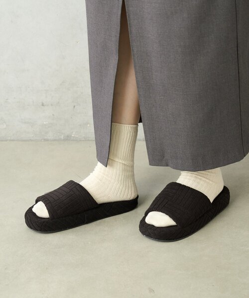 BIRTHDAY BAR(バースデイバー)の「【BANACO バナコ】VIVID TERRY ROOM SLIPPER M(ルームシューズ/スリッパ・レディース・ブラック/オレンジ/ブルー・0)」の4枚目の写真
