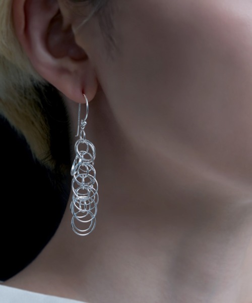 YArKA（ヤーカ）の「【YArKA/ヤーカ】multiple circles design earring(pierce) [tju SICA15] / 多重円のデザインピアス（ピアス（両耳用）・レディース・シルバー・FREE）」の4枚目の写真