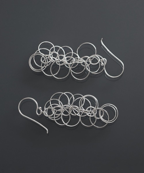 YArKA（ヤーカ）の「【YArKA/ヤーカ】multiple circles design earring(pierce) [tju SICA15] / 多重円のデザインピアス（ピアス（両耳用）・レディース・シルバー・FREE）」の2枚目の写真
