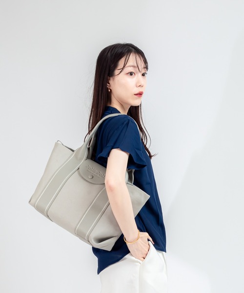 Jolie Joli(ジョリージョリ)の「【Jolie Joli/ジョリージョリ】トートバッグ キャンバス×エコレザー フラップバッグ(トートバッグ・レディース・ブラック/ネイビー/グレー/アイボリー・FREE)」の8枚目の写真