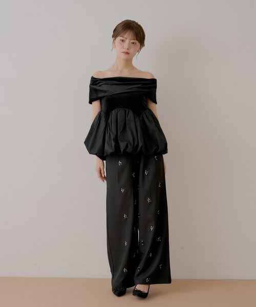 Chico(チコ)の「【SALON by Chico】前後2way / オフショルバルーンペプラムベロアトップス(Tシャツ/カットソー・レディース・ベージュ/ブラック/ホワイト・FREE)」の9枚目の写真