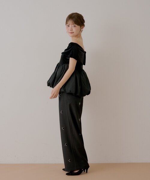 Chico(チコ)の「【SALON by Chico】前後2way / オフショルバルーンペプラムベロアトップス(Tシャツ/カットソー・レディース・ベージュ/ブラック/ホワイト・FREE)」の10枚目の写真