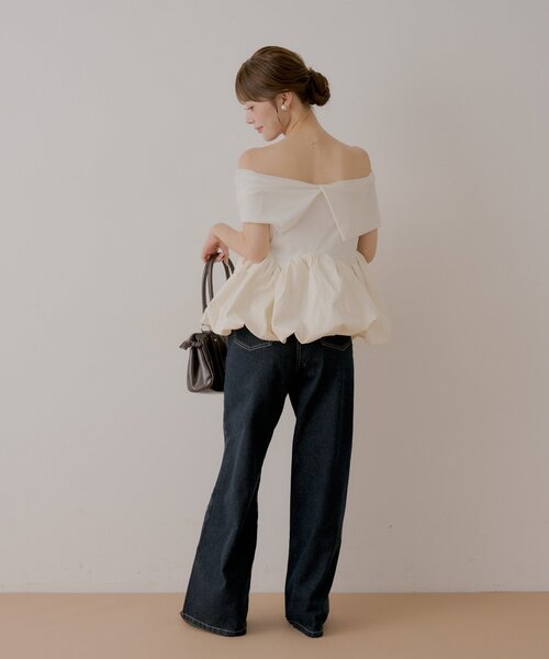 Chico(チコ)の「【SALON by Chico】前後2way / オフショルバルーンペプラムベロアトップス(Tシャツ/カットソー・レディース・ベージュ/ブラック/ホワイト・FREE)」の13枚目の写真