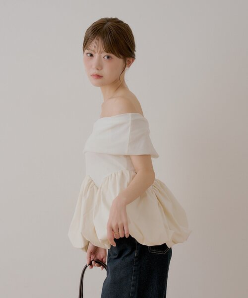 Chico(チコ)の「【SALON by Chico】前後2way / オフショルバルーンペプラムベロアトップス(Tシャツ/カットソー・レディース・ベージュ/ブラック/ホワイト・FREE)」の15枚目の写真