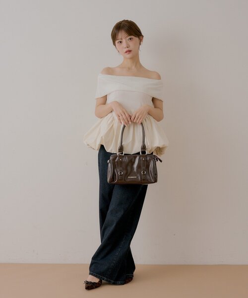 Chico(チコ)の「【SALON by Chico】前後2way / オフショルバルーンペプラムベロアトップス(Tシャツ/カットソー・レディース・ベージュ/ブラック/ホワイト・FREE)」の17枚目の写真