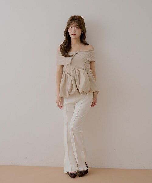 Chico(チコ)の「【SALON by Chico】前後2way / オフショルバルーンペプラムベロアトップス(Tシャツ/カットソー・レディース・ベージュ/ブラック/ホワイト・FREE)」の19枚目の写真