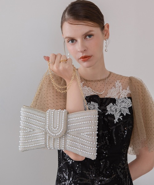 Leja(レジャ)の「【LEJA】パールビジューリボンフラップ2WAYクラッチバッグ結婚式 パーティー 成人式 二次会 同窓会 お呼ばれ オケージョン 20代 30代(ハンドバッグ・レディース・ホワイト・FREE)」の3枚目の写真