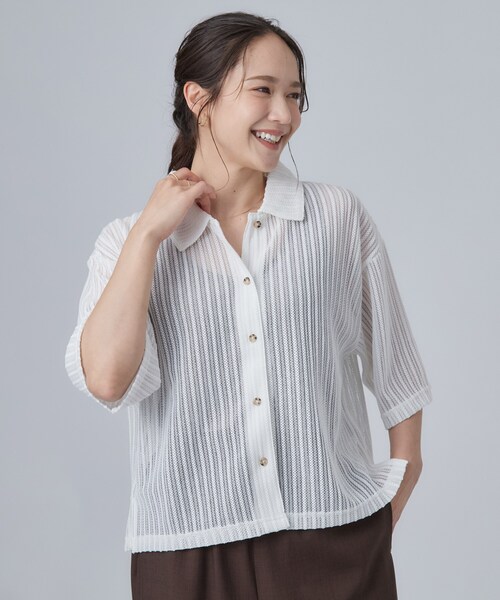 SHOO・LA・RUE(シューラルー)の「【洗濯機可/S-LL】軽やかで涼しげな 透かしレース風前開きシャツ(シャツ/ブラウス・レディース・ブラック/オフホワイト/キャメル・01/02/03/04)」の4枚目の写真