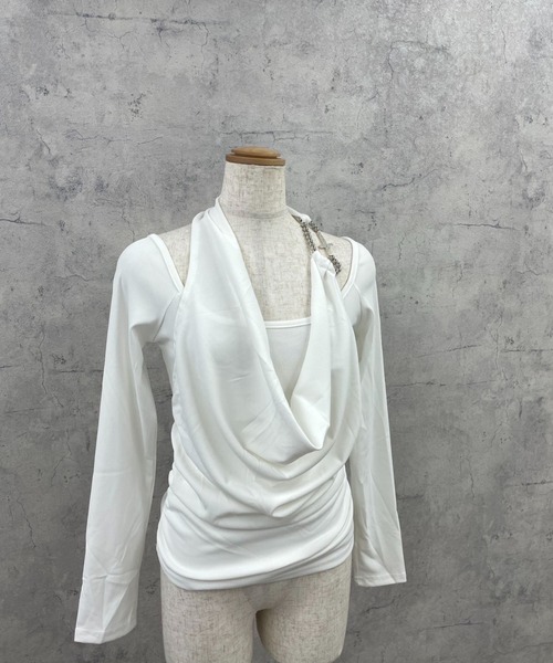 Sibra（シブラ）の「【クロスチャーム付き】ドレープホルターネックレイヤード風長袖トップス（Tシャツ/カットソー・レディース・ホワイト・M）」の15枚目の写真